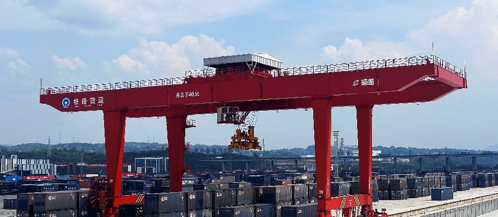 港口自動(dòng)化軌道式集裝箱門式起重機(jī)